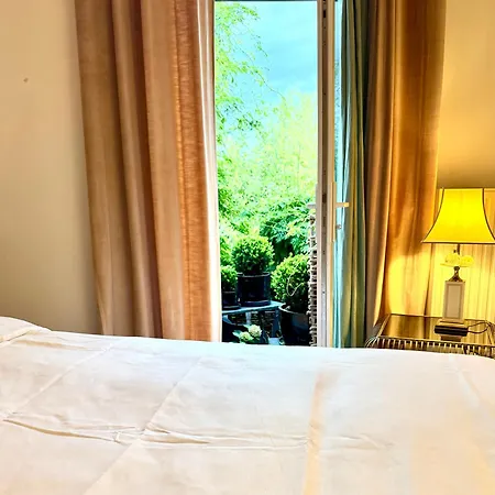 Maison Vcb - Particulier De 1820, Coeur De Ville, Parc & Parking Prive Hotel Ciney